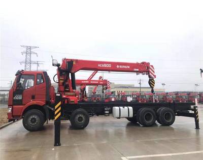 解放、徐工與宏昌天馬 20噸隨車吊的綜合對比與市場分析