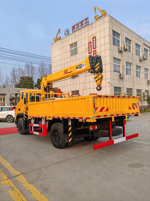 還在為隨車吊性能不夠強而苦惱？國六福田瑞沃大金剛單橋6.3噸隨車吊助你破局